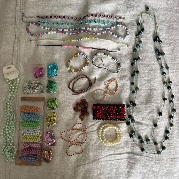 Lot Mixed Beads, Glitters, Jewelry Making set, Necklaces, Bracelets, Pearls - Picture 2 of 8